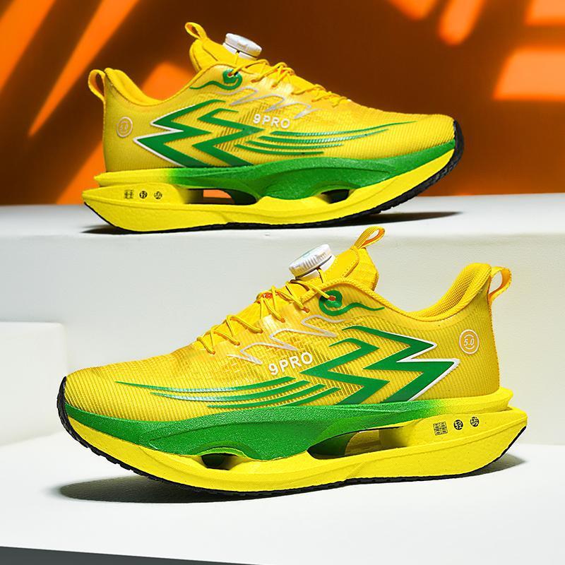 Men’s carbon plate running shoes with explosive cushioning and teal performance sole — Trend Step