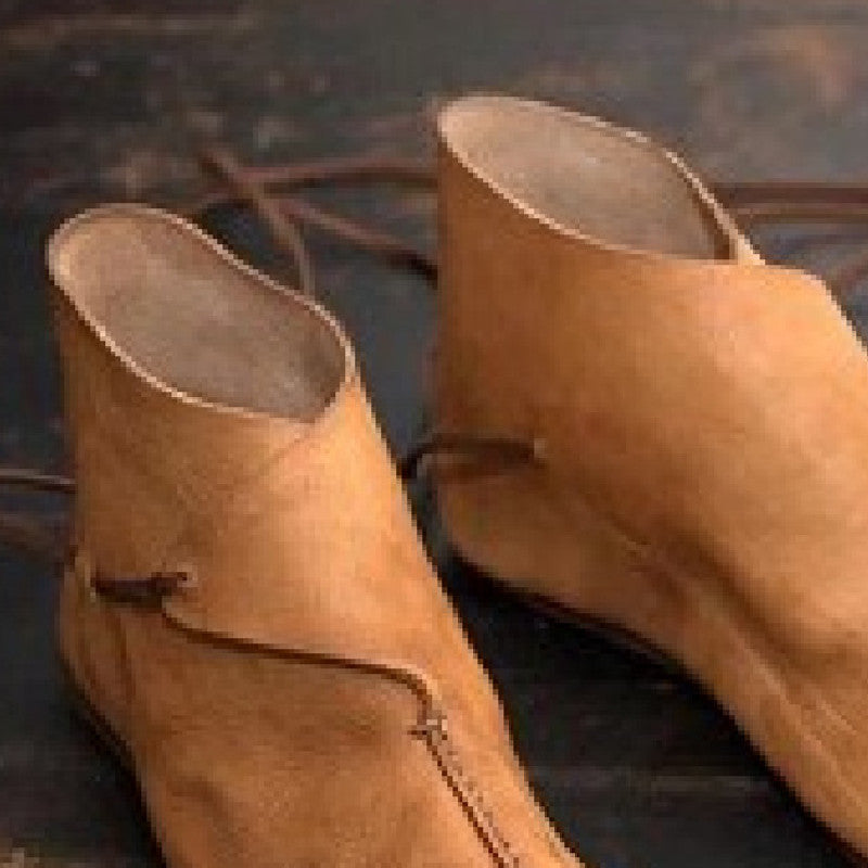 “Vintage men’s brown flat round-toe leather lace-up boots on wooden surface – Trend Step”